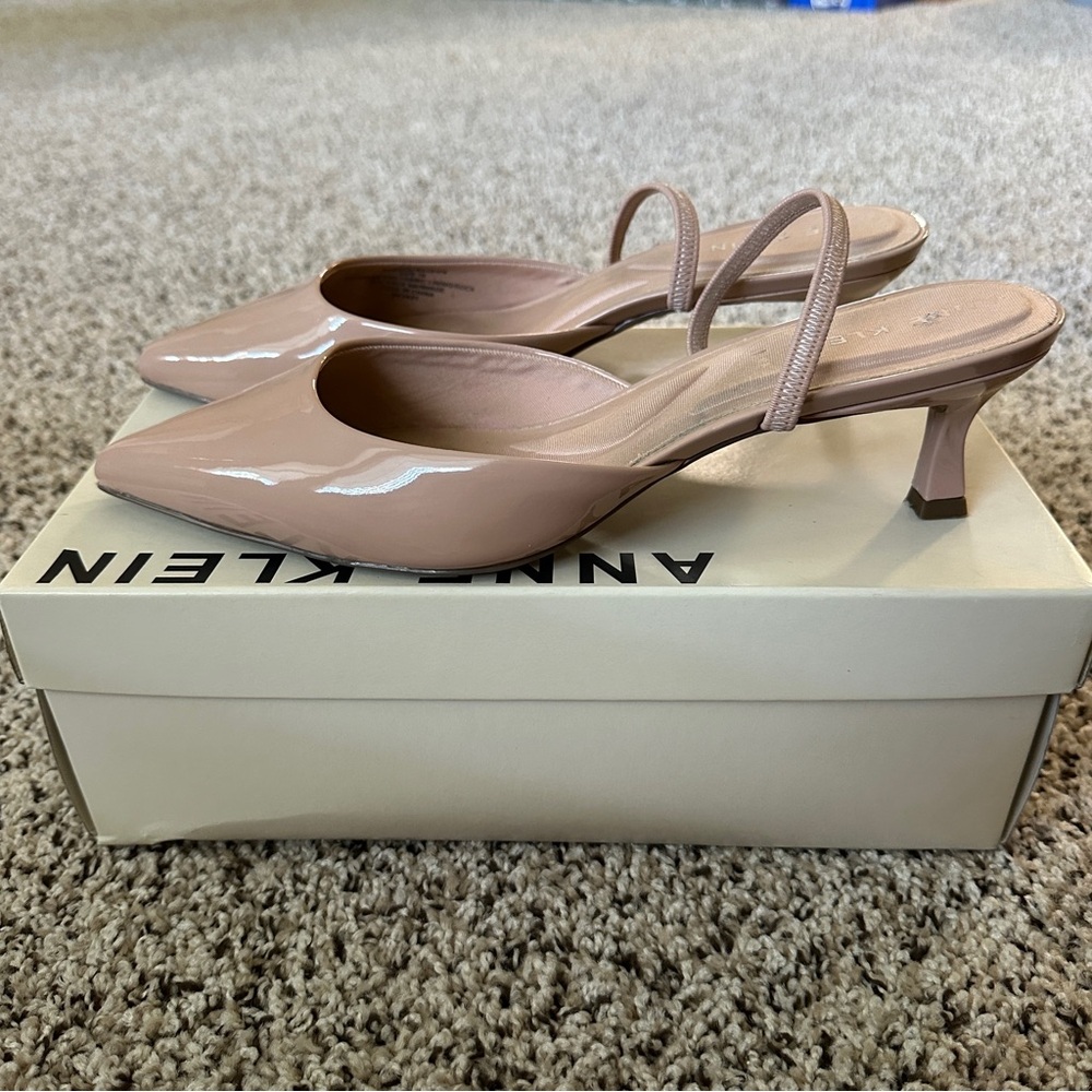 Ann Klein Iella Kitten Heel Pump |SIZE 10|